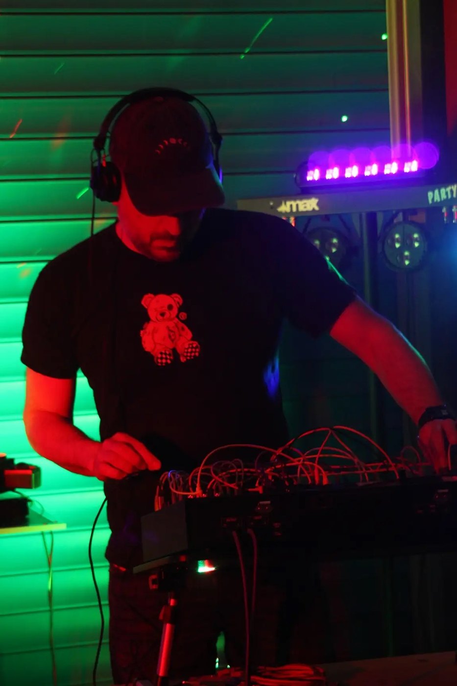 etchasketch performing live